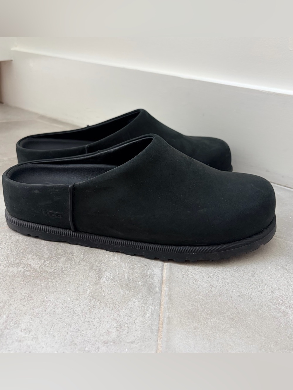 UGG Otzo Clog in Black - Women’s 8 - Picture 2 of 7